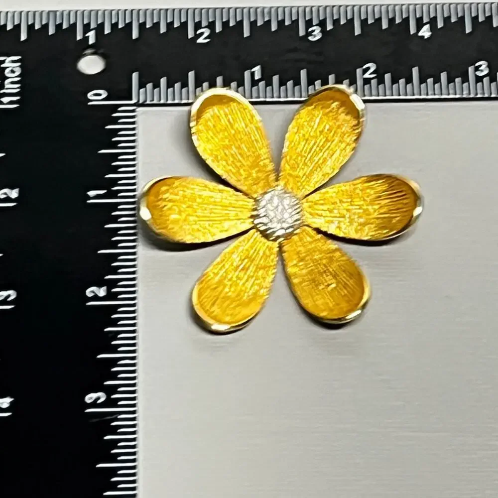 Bold Gold Daisy Flower Brooch | Textured Petals | Rhinestone Center Pin‎ | 3”